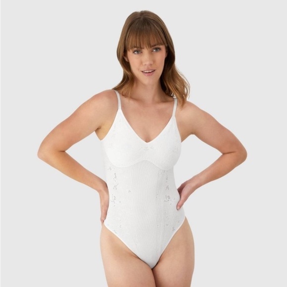 Maidenform M Collection Women's Lace
Bodysuit MST008 - White new - Picture 1 of 9